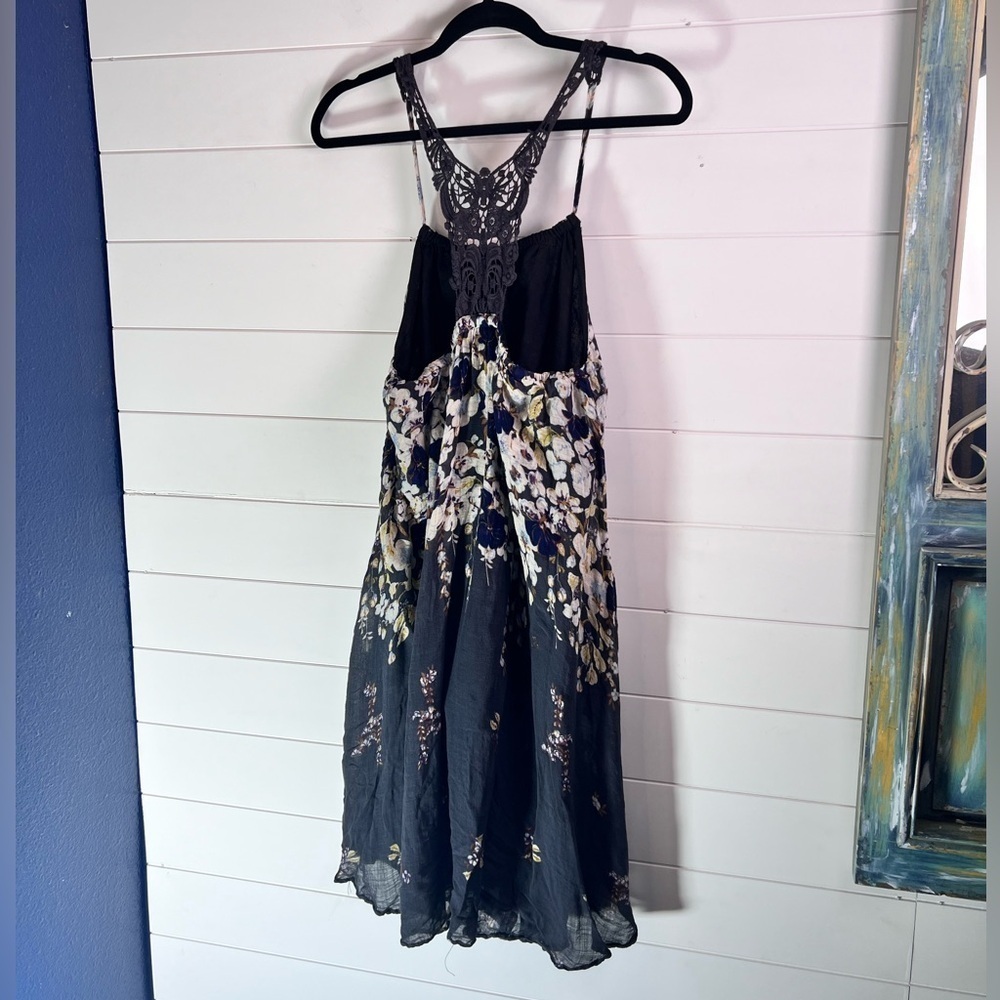 Small Lilka dress Anthropologie. A248 - Picture 2 of 3